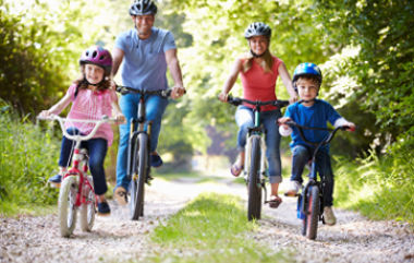 verde famiglia su bike
