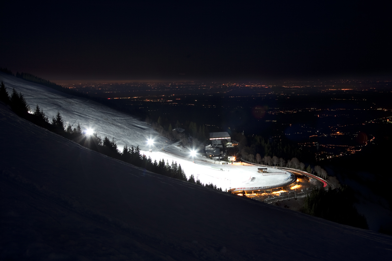 neve pista illuminata